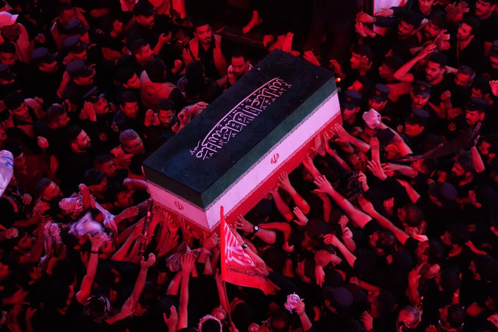 ira-deve-enterrar-ali-khamenei-nesta-quinta,-em-meio-a-ataques-dos-eua