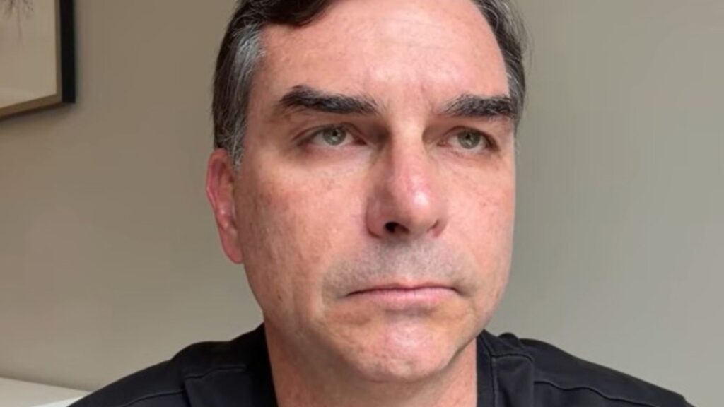 O problema da campanha de Flávio Bolsonaro é… ele mesmo o-problema-da-campanha-de-flavio-bolsonaro-e…-ele-mesmo