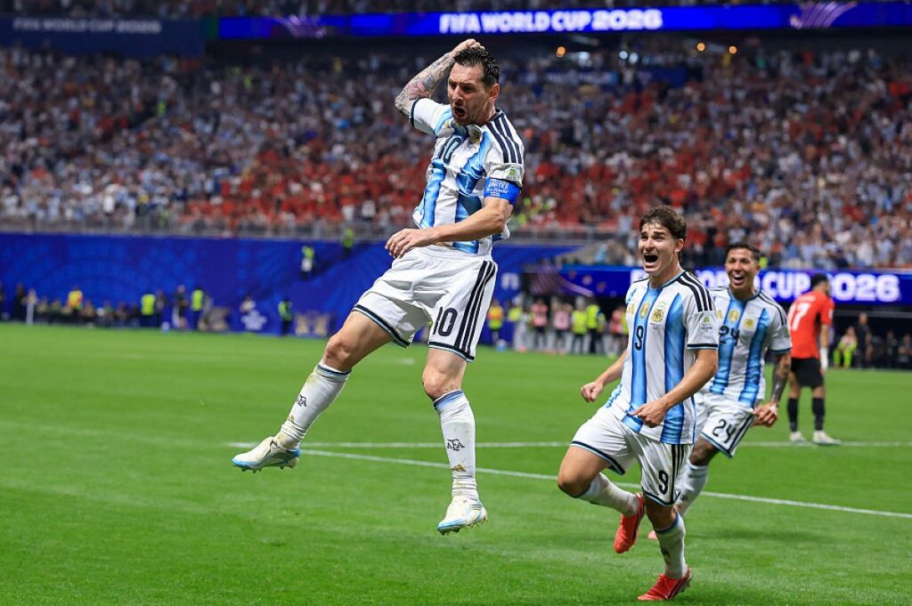 messi-ligou-para-klose-apos-superar-marca-de-maior-artilheiro-de-copas
