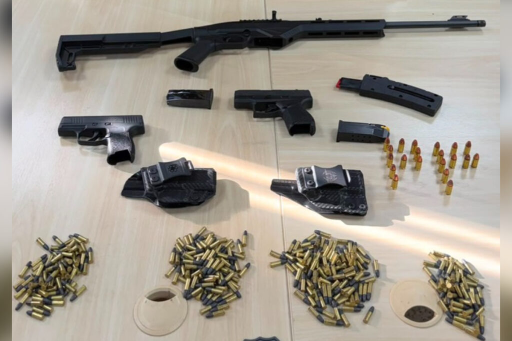 PF investiga fraude em CAC e apreende fuzil e pistolas em operação pf-investiga-fraude-em-cac-e-apreende-fuzil-e-pistolas-em-operacao