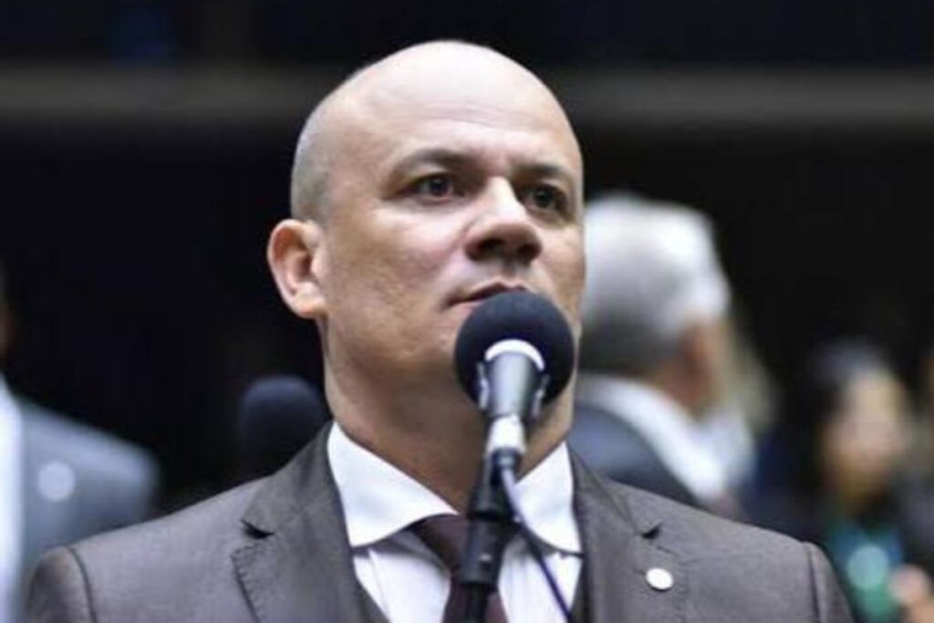 Deputado quer impedir juiz de atuar em casos de escritório de parente deputado-quer-impedir-juiz-de-atuar-em-casos-de-escritorio-de-parente
