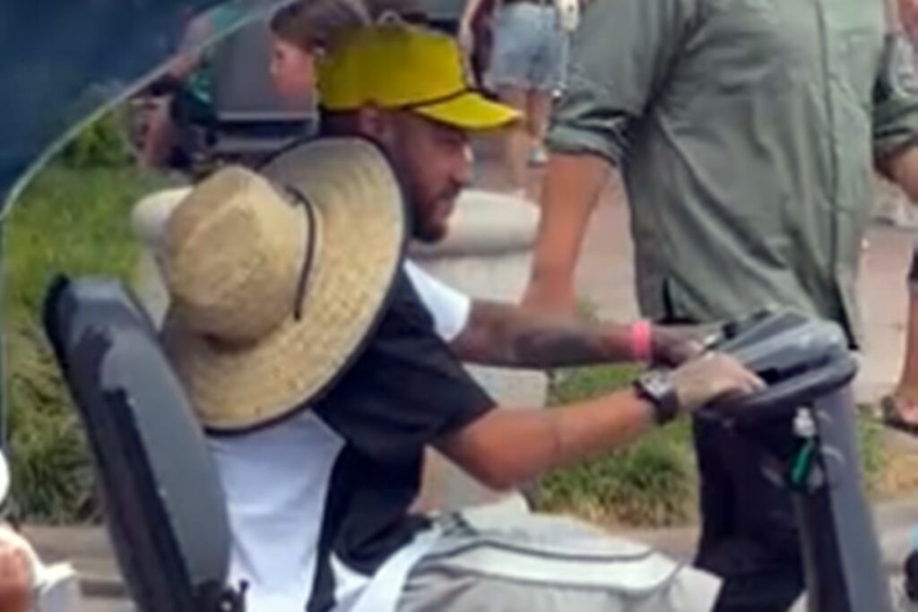 video-mostra-neymar-jr.-curtindo-parques-da-disney-em-orlando