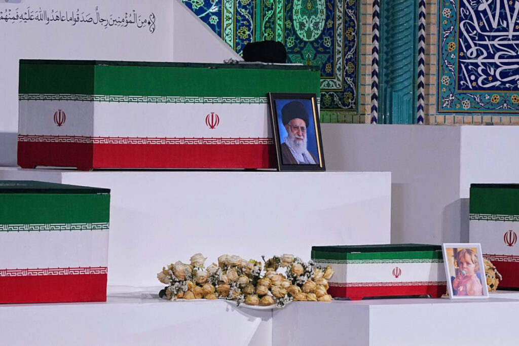 ali-khamenei-e-sepultado-no-ira-apos-seis-dias-de-funeral