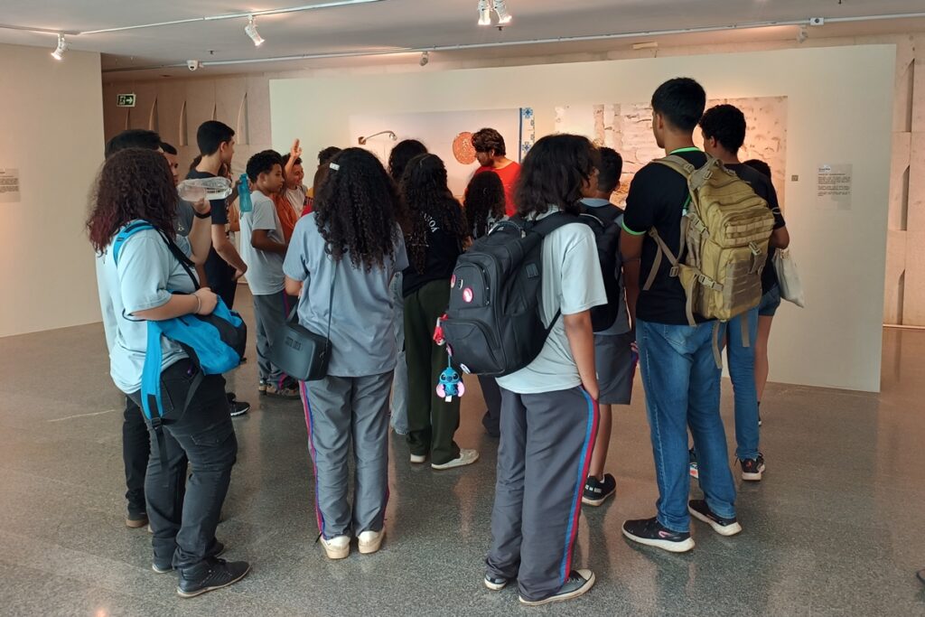 alunos-do-paranoa-prestigiam-a-mostra-constelacoes-contemporaneas