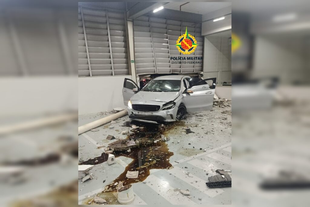Motorista com sinais de embriaguez foge de blitz e invade loja no DF motorista-com-sinais-de-embriaguez-foge-de-blitz-e-invade-loja-no-df