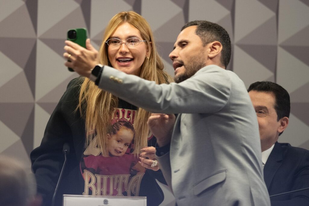 Cleitinho admite erro em pedir foto com Virgínia: “Fui um idiota” cleitinho-admite-erro-em-pedir-foto-com-virginia:-“fui-um-idiota”