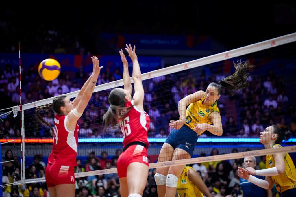 em-jogo-duro,-brasil-vence-polonia-e-garante-vaga-na-fase-final-da-vnl