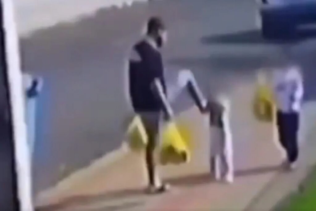 pai-que-chutou-filha-teria-agredido-enteado-com-cinto-ou-pedaco-de-pau