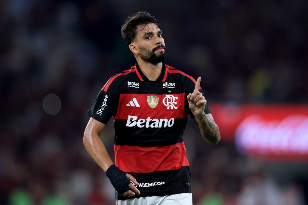 Paquetá deixa férias de lado e retorna ao Flamengo para tratar lesão paqueta-deixa-ferias-de-lado-e-retorna-ao-flamengo-para-tratar-lesao