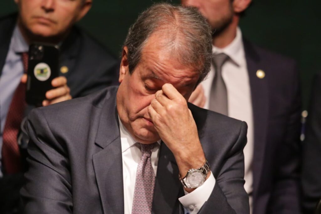 Dino lista 17 municípios de 5 estados em emendas ligadas a Valdemar dino-lista-17-municipios-de-5-estados-em-emendas-ligadas-a-valdemar