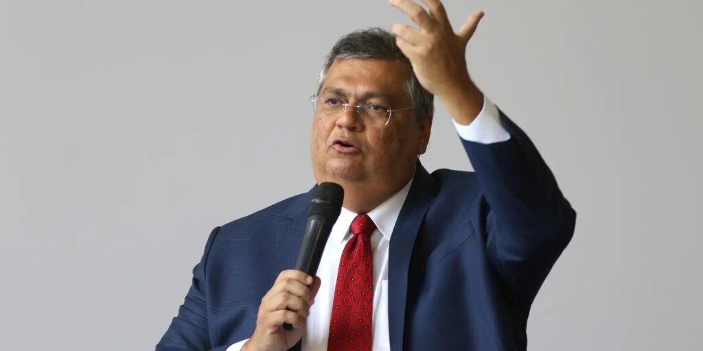 Dino bloqueia R$ 119 milhões de Valdemar por suspeitas em emendas dino-bloqueia-r$-119-milhoes-de-valdemar-por-suspeitas-em-emendas