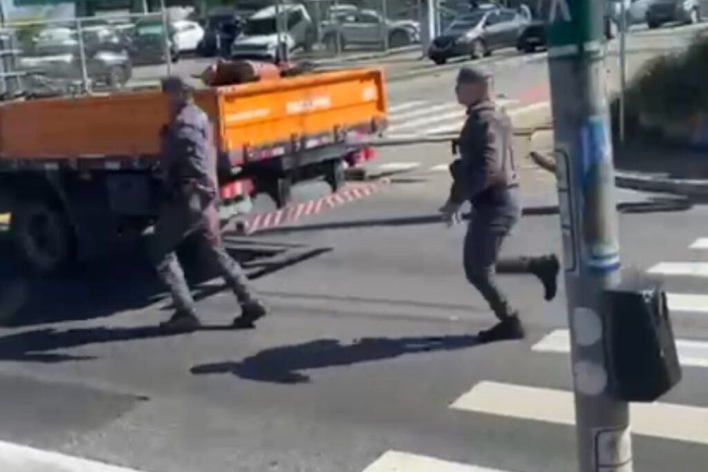 veja-tiroteio-que-deixou-feridos-durante-perseguicao-policial-em-sp