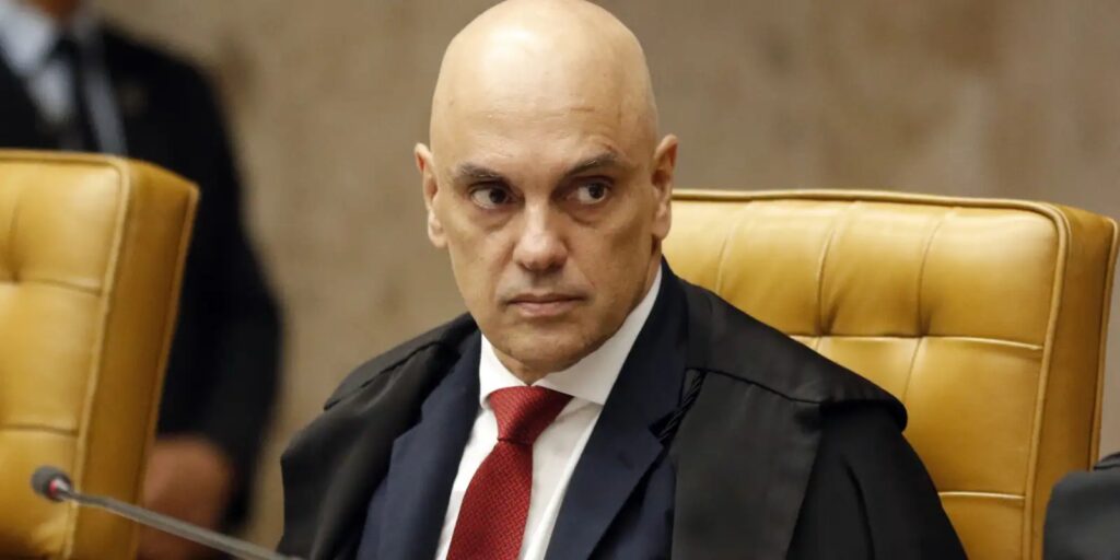 Moraes suspende visitas de Flávio a Bolsonaro na prisão domiciliar moraes-suspende-visitas-de-flavio-a-bolsonaro-na-prisao-domiciliar