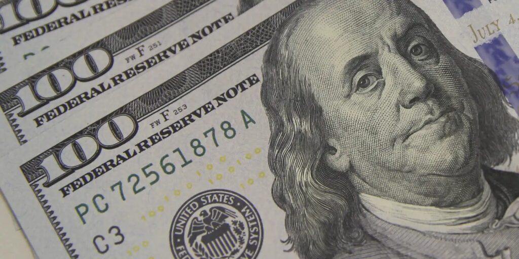 Dólar encosta em R$ 5,10 com tarifaço e tensão global dolar-encosta-em-r$-5,10-com-tarifaco-e-tensao-global