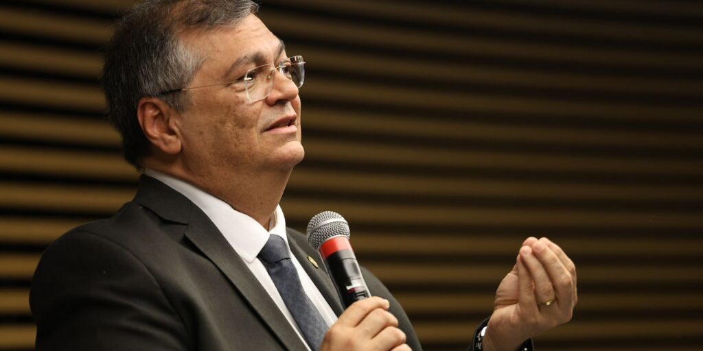 Dino envia à PF explicações de partidos sobre gestão de emendas dino-envia-a-pf-explicacoes-de-partidos-sobre-gestao-de-emendas