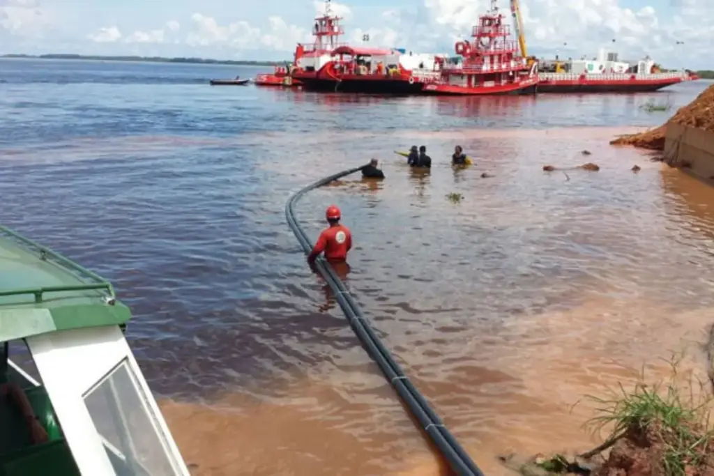 Balsa de 80 metros com 65 profissionais a bordo mergulha 1.116 km de fibra óptica no fundo do Rio Madeira para levar internet a 700 mil pessoas na Amazônia