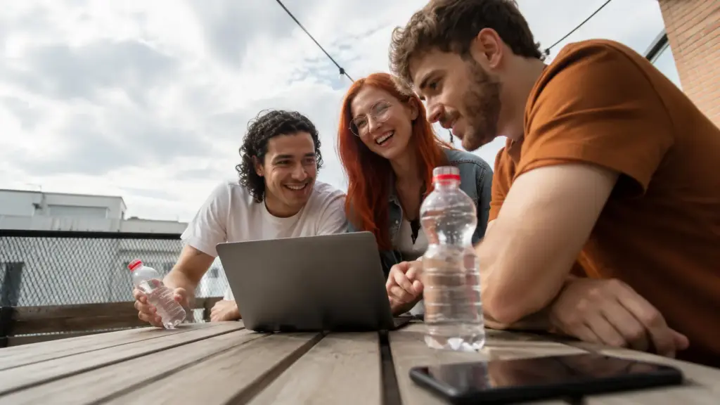 Adeus ao sonho de virar chefe? Entenda por que jovens da Geração Z e millennials estão recusando cargos de liderança, salários maiores e promoções para preservar equilíbrio, flexibilidade, propósito, saúde mental e uma rotina profissional com menos pressão Adeus ao sonho de virar chefe? Entenda por que jovens da Geração Z e millennials estão recusando cargos de liderança, salários maiores e promoções para preservar equilíbrio, flexibilidade, propósito, saúde mental e uma rotina profissional com menos pressão