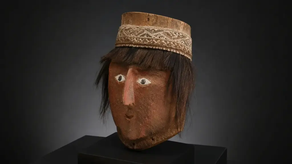 Há mil anos, povo do Peru criou uma misteriosa “cabeça falsa” com cabelo humano verdadeiro e pigmento vermelho altamente tóxico para transformar mortos em ancestrais venerados