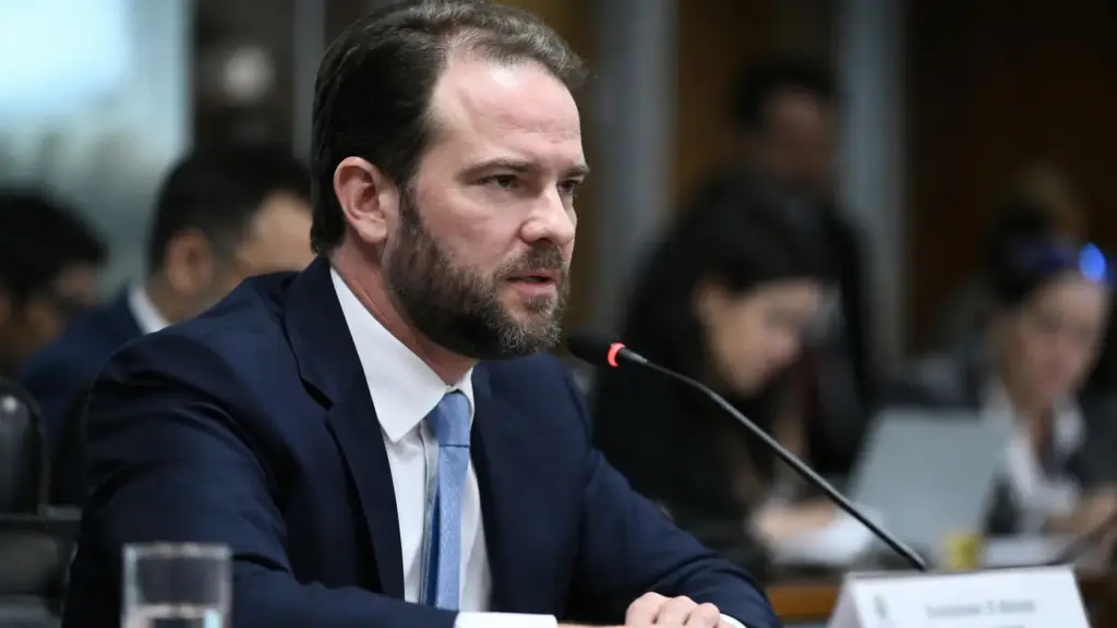 Taxa das blusinhas pode voltar após disparada de compras internacionais, e governo já admite rever imposto sobre encomendas de até US$ 50