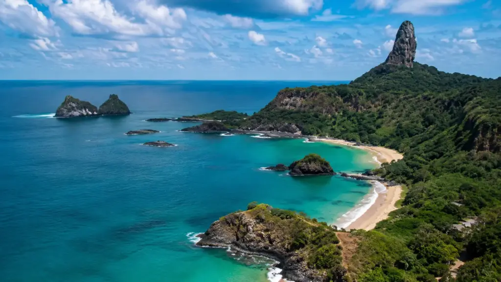 Mulher chega ao hospital negando gravidez, exame revela gestação de 41 semanas e bebê nasce de surpresa em Fernando de Noronha