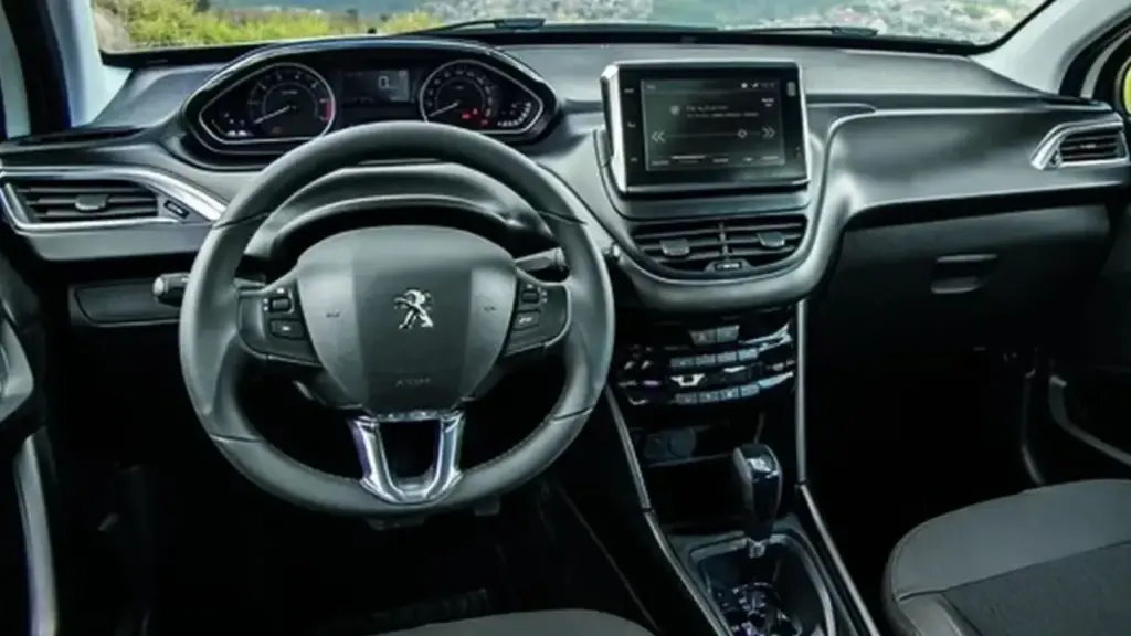 Com preço de R$ 66.733 na Fipe e média de R$ 69.939 na Webmotors em julho de 2026, o Peugeot 2008 Griffe 2019 oferece motor 1.6 de 118 cv, transmissão automática de seis marchas, seis airbags e bom pacote de equipamentos entre os SUVs compactos usados