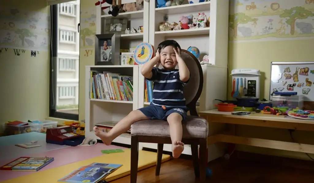 Com apenas 2 anos e 6 meses, menino que aprendeu o alfabeto antes do primeiro aniversário, contava até 50 e resolvia jogos criados para crianças cinco anos mais velhas alcançou QI 142, superou 99,7% da população e entrou para o seleto grupo dos cérebros mais brilhantes da Mensa de Singapura Com apenas 2 anos e 6 meses, menino que aprendeu o alfabeto antes do primeiro aniversário, contava até 50 e resolvia jogos criados para crianças cinco anos mais velhas alcançou QI 142, superou 99,7% da população e entrou para o seleto grupo dos cérebros mais brilhantes da Mensa de Singapura