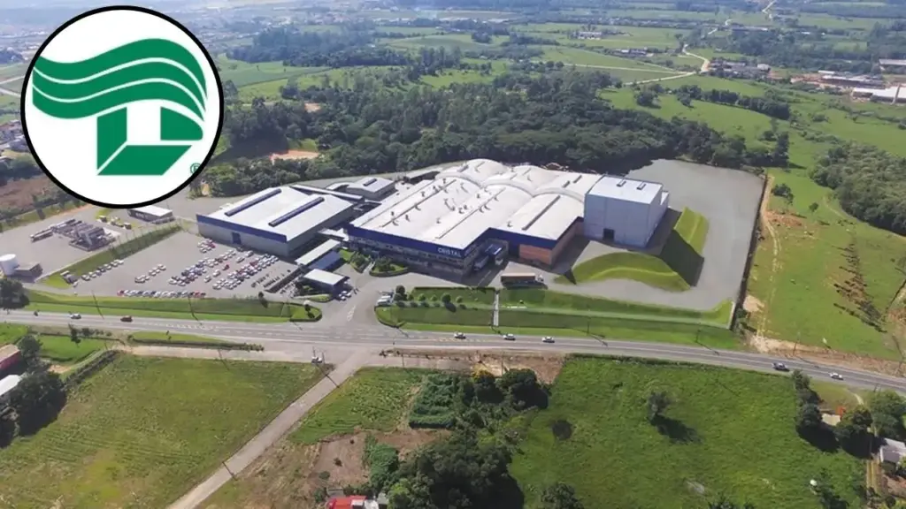 Grupo italiano compra fábrica de embalagens que faturou R$ 345 milhões em Santa Catarina, emprega 570 pessoas e opera planta de 20,7 mil m², enquanto a Cristal Embalagens passa a integrar a Mega Goglio e reforça a expansão da multinacional no mercado brasileiro de embalagens flexíveis