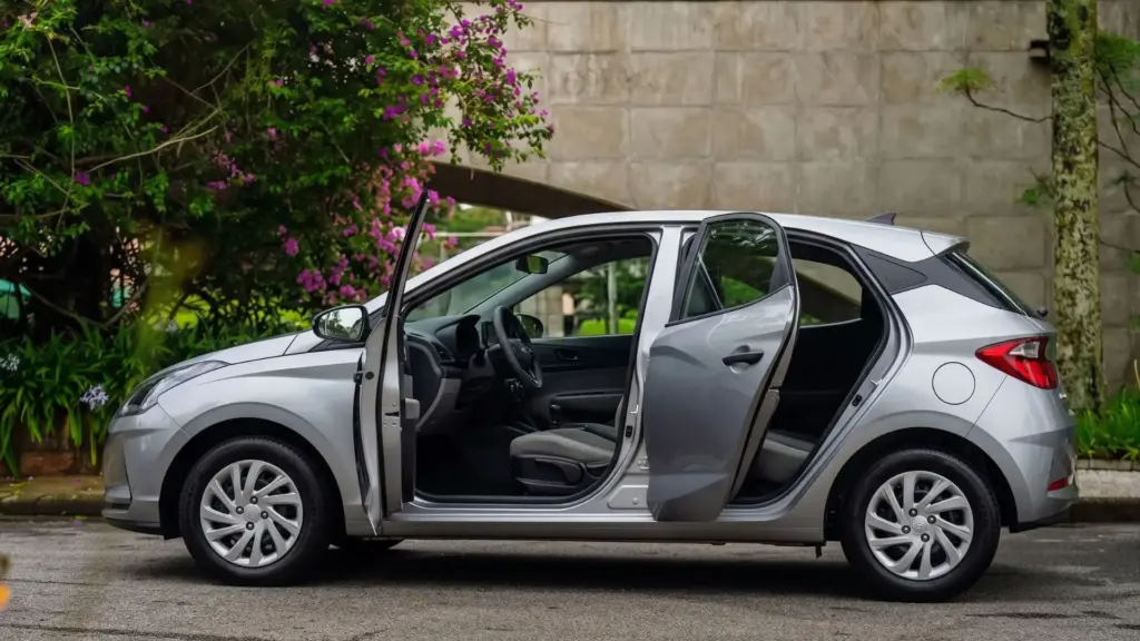 Ele custa cerca de R$ 63 mil, possui motor 1.0 aspirado flex, seis airbags, controles de estabilidade e consumo de até 14,6 km/l; saiba se vale a pena comprar um Hyundai HB20 Sense 2023 usado Ele custa cerca de R$ 63 mil, possui motor 1.0 aspirado flex, seis airbags, controles de estabilidade e consumo de até 14,6 km/l; saiba se vale a pena comprar um Hyundai HB20 Sense 2023 usado