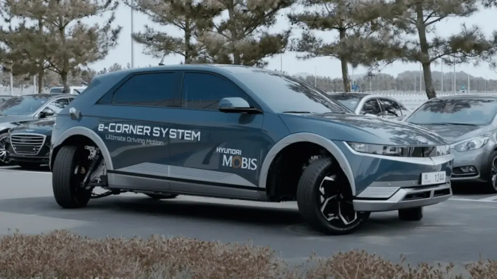 Adeus às balizas difíceis: Hyundai testa carro que anda de lado, gira no próprio eixo e usa rodas independentes para estacionar onde veículos comuns sofrem Adeus às balizas difíceis: Hyundai testa carro que anda de lado, gira no próprio eixo e usa rodas independentes para estacionar onde veículos comuns sofrem