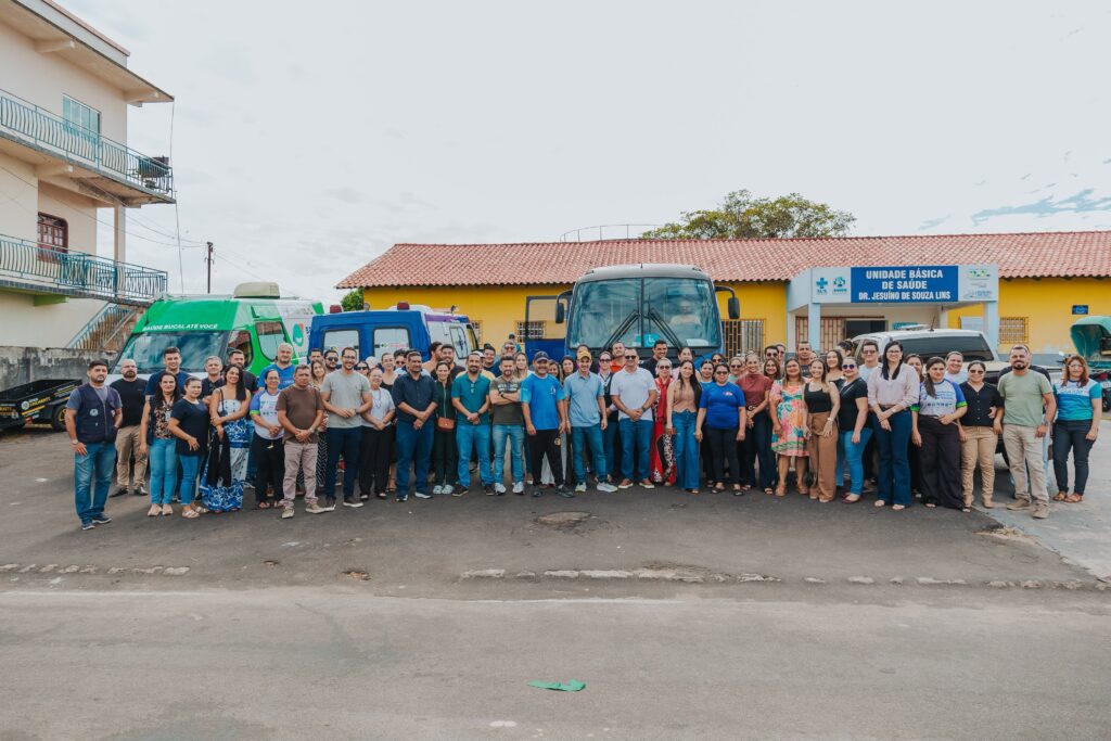 Prefeitura de Cruzeiro do Sul entrega ambulância, unidade odontológica móvel e van para fortalecer a saúde municipal