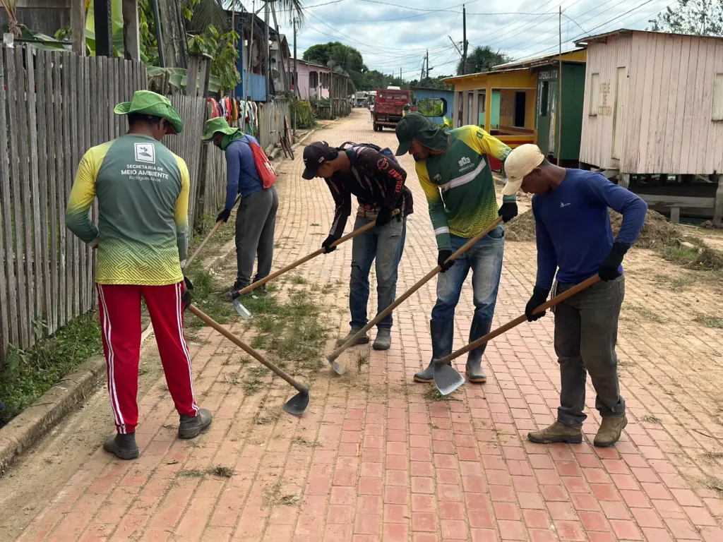 Prefeitura de Rodrigues Alves realiza mutirão de limpeza na comunidade Foz do Paraná e reforça ações de educação ambiental