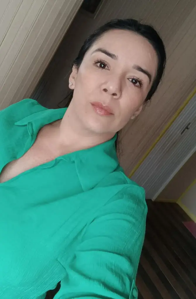 Shirlei Espanhol celebra 37 anos com dedicação à educação, à família e à qualidade de vida
