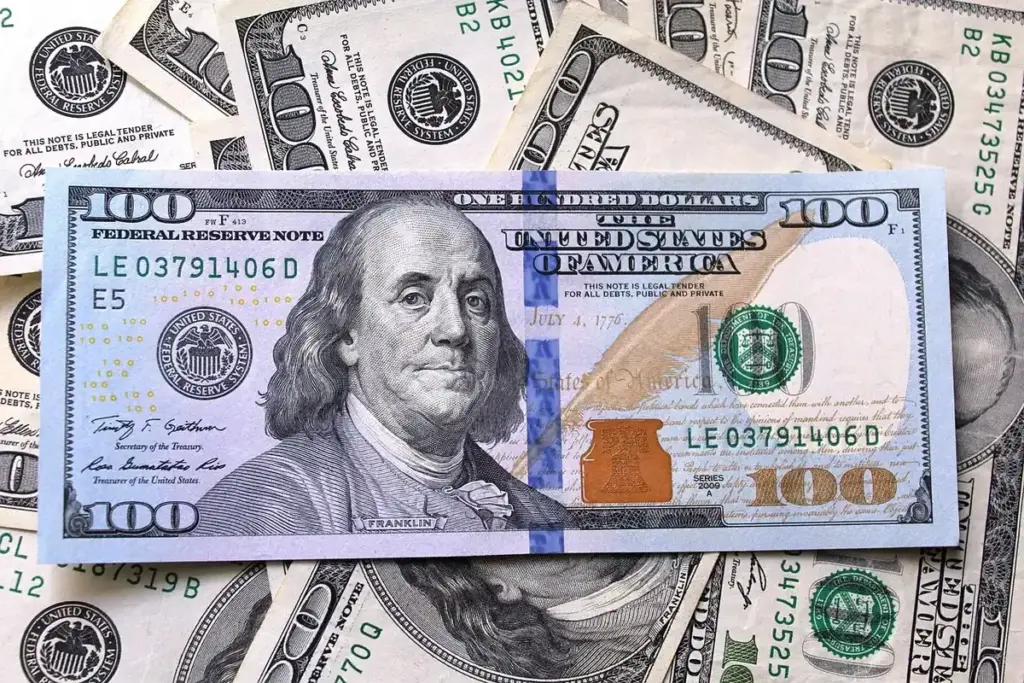 Dólar hoje cai 0,13%, a R$ 5,06, com PTAX e atraso na B3; em julho, queda é de 1,8% Dólar hoje cai 0,13%, a R$ 5,06, com PTAX e atraso na B3; em julho, queda é de 1,8%