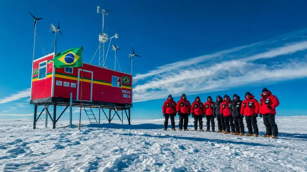 Cientistas brasileiros rastreiam corredores invisíveis que levam calor dos trópicos ao coração da Antártica, associam quase 80% das ondas de calor no interior do continente a esses fluxos e ajudam a explicar salto de 43 °C