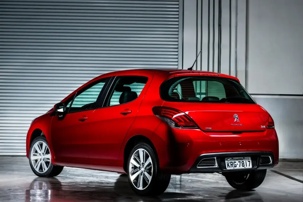 Quase apagado pelo mercado, Peugeot 308 Griffe THP 2017 virou “míssil acessível” entre usados: entrega 173 cv, seis airbags, teto panorâmico, faz de 0 a 100 km/h em 8,3 segundos e custa cerca de R$ 59 mil Quase apagado pelo mercado, Peugeot 308 Griffe THP 2017 virou “míssil acessível” entre usados: entrega 173 cv, seis airbags, teto panorâmico, faz de 0 a 100 km/h em 8,3 segundos e custa cerca de R$ 59 mil