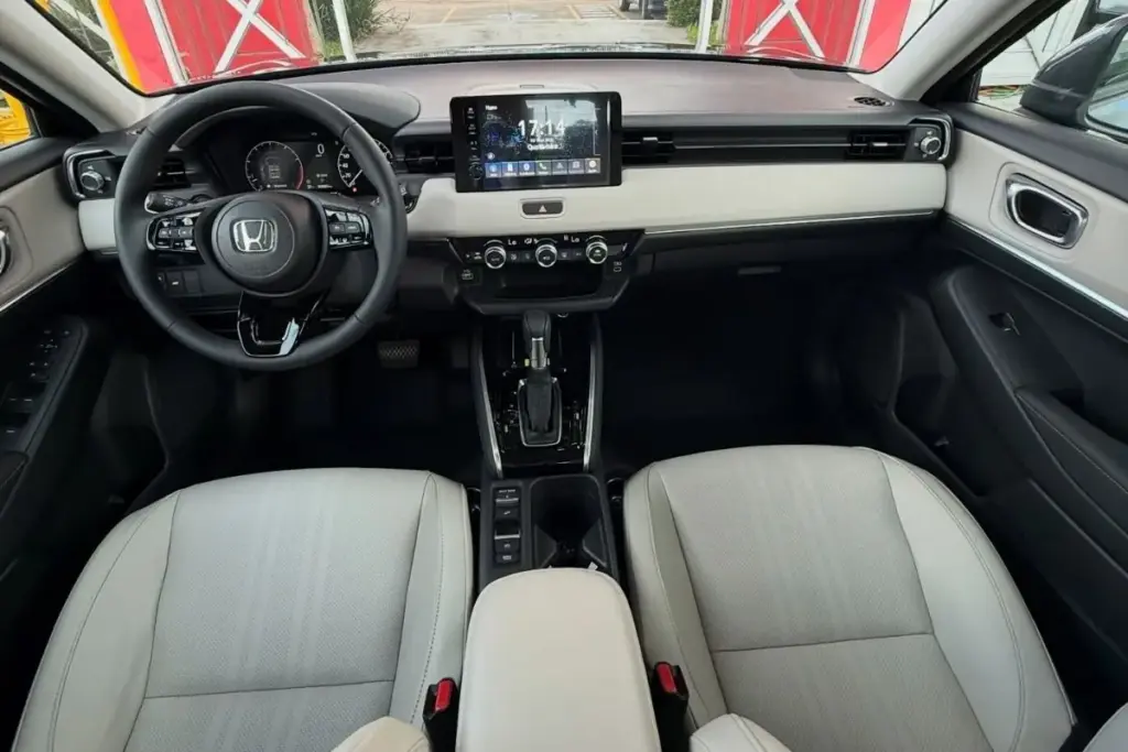 Poucos sabem que este SUV compacto esconde bancos que se dobram de formas diferentes para engolir objetos altos e compridos, truque que a Honda batizou de Magic Seat