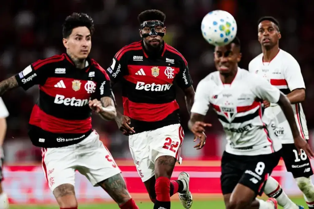Flamengo empata com o São Paulo e perde chance de encostar no Palmeiras
