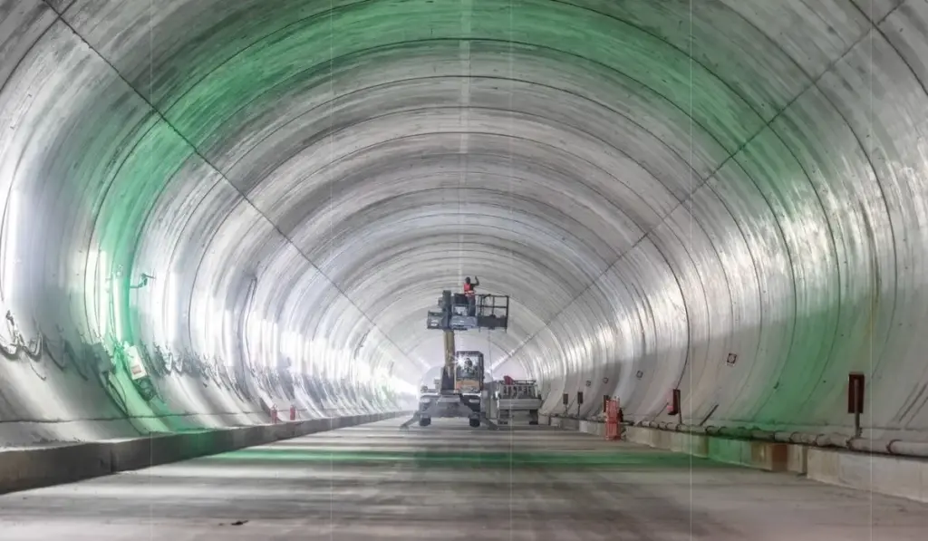 Áustria e Itália estão furando os Alpes para abrir um túnel ferroviário de 55 quilômetros que vai destronar o suíço Gotthard e se tornar a mais longa travessia subterrânea de trem do planeta