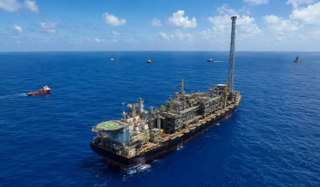 Um único navio-plataforma ancorado no pré-sal brasileiro passou a bombear mais de 700 mil barris de petróleo por dia no campo de Mero, e o segredo está numa engenharia que separa gás, óleo e água em alto-mar