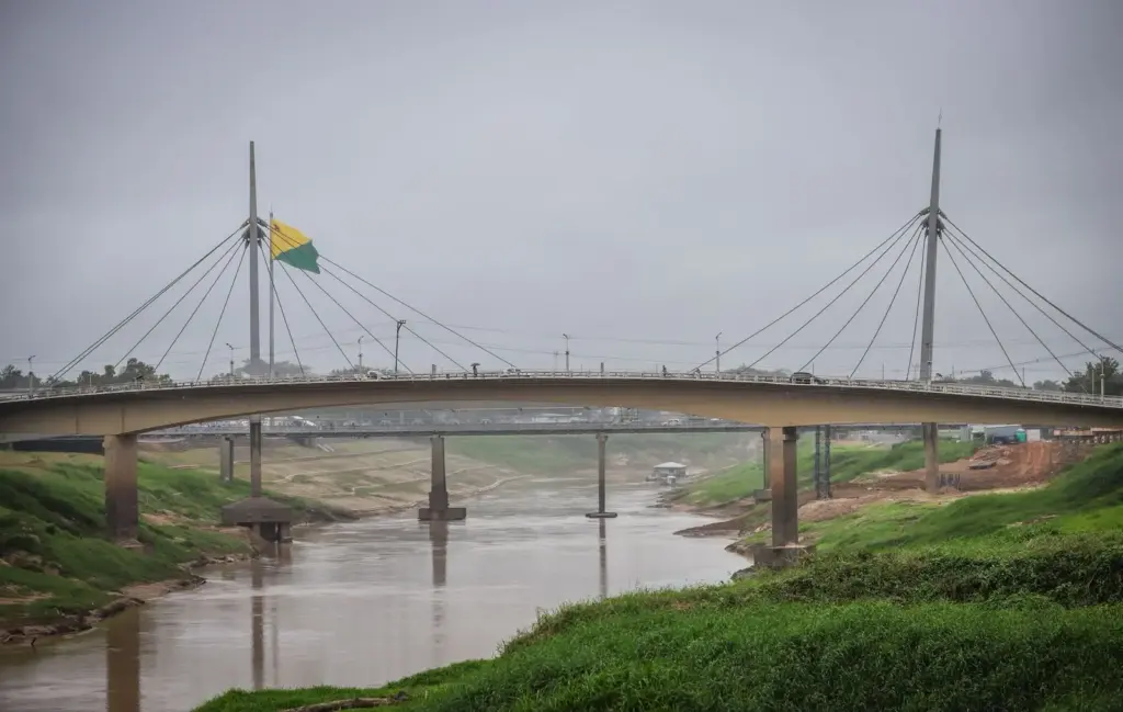 Sem chuvas recentes, nível do Rio Acre oscila e atinge 2,12 metros na capital