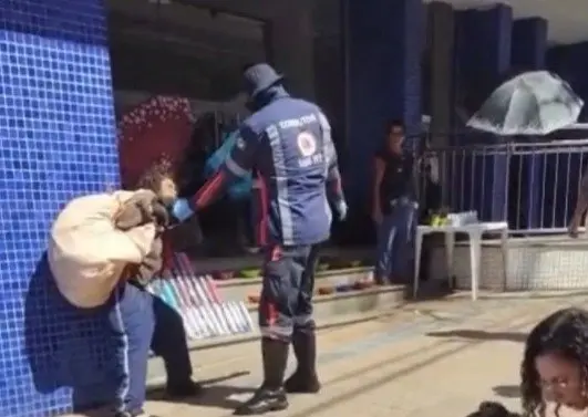 Vídeo de confusão entre idosa e vendedora no Centro de Rio Branco ganha repercussão nas redes sociais Vídeo de confusão entre idosa e vendedora no Centro de Rio Branco ganha repercussão nas redes sociais