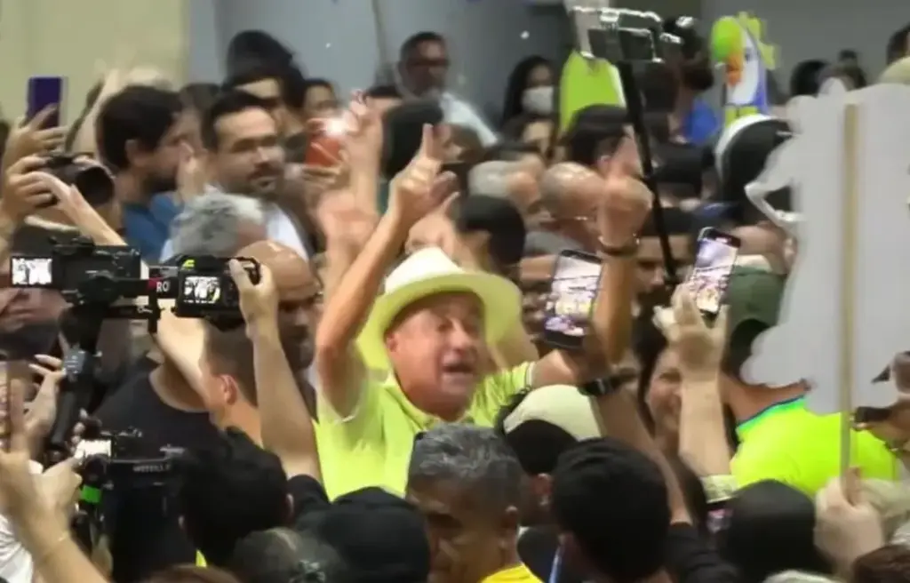 Aos 73 anos e em clima de festa, Bocalom chega à convenção festejado por militantes no Sesi Aos 73 anos e em clima de festa, Bocalom chega à convenção festejado por militantes no Sesi