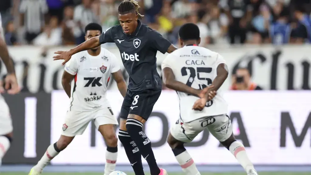 Após “fico”, Danilo sobe o tom e pede para Botafogo não vendê-lo ao Zenit