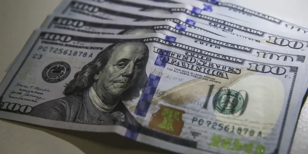Dólar fica estável em R$ 5,08, mas cai 0,58% na semana Dólar fica estável em R$ 5,08, mas cai 0,58% na semana