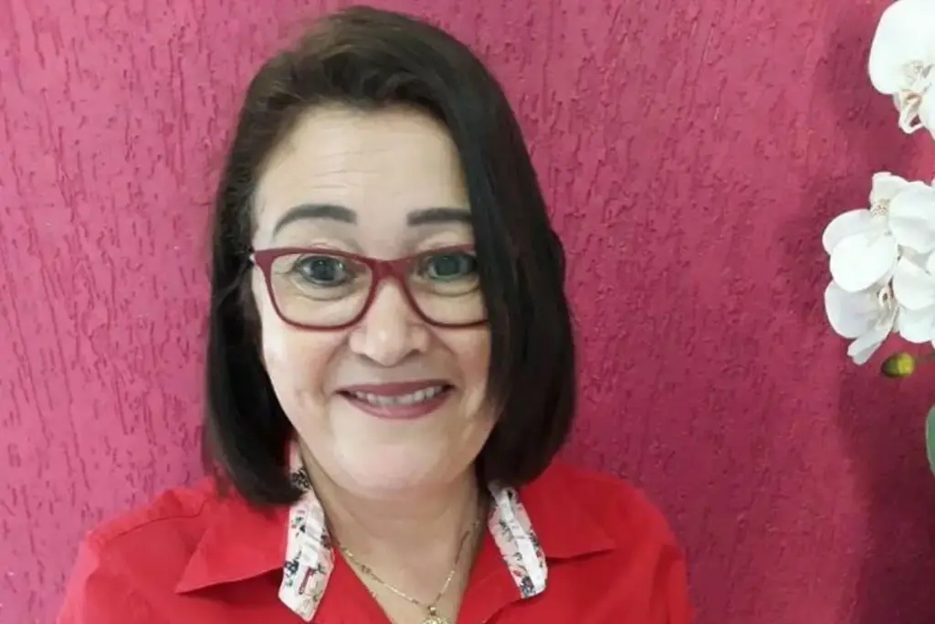 Merendeira concursada desde 1990 numa escola municipal de Rondônia, premiada como a melhor do município, estudou nas horas vagas, concluiu o magistério e a faculdade de Pedagogia numa universidade federal e virou professora da mesma rede onde servia a merenda Merendeira concursada desde 1990 numa escola municipal de Rondônia, premiada como a melhor do município, estudou nas horas vagas, concluiu o magistério e a faculdade de Pedagogia numa universidade federal e virou professora da mesma rede onde servia a merenda