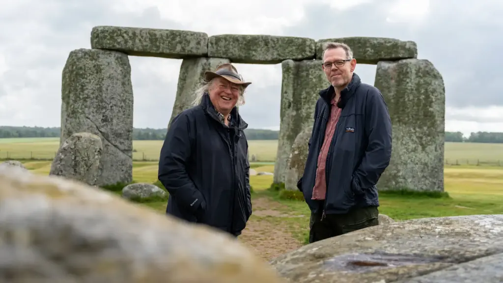 Obra de moradias militares a 5 km de Stonehenge revela vestígios de dois postes separados por 120 metros que podem ter marcado os solstícios 500 anos antes das pedras gigantes
