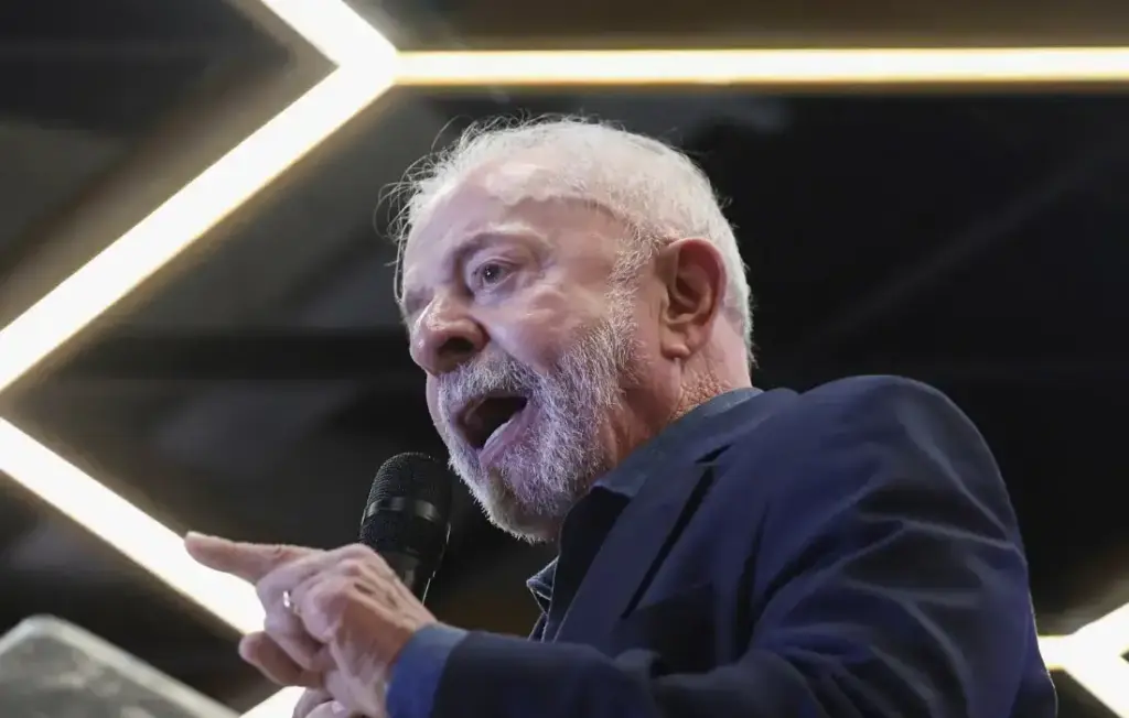 Lula chama Bolsonaro de “imbecil” e cita “caixa-preta” do BNDES