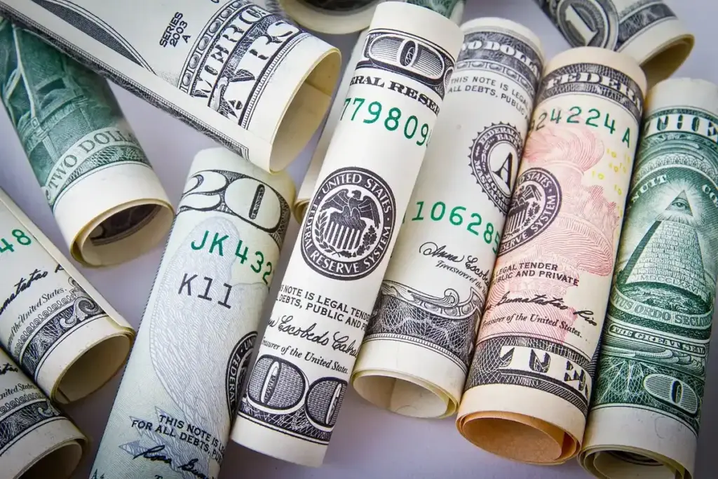 Dólar cai 0,42%, a R$ 5,05, seguindo exterior, em dia de ânimo para ativos domésticos