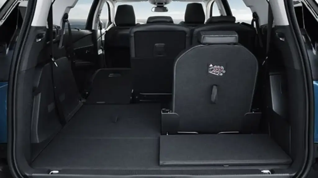 Com porta-malas de até 780 litros, motor 1.6 THP turbo de 165 cv, câmbio automático de 6 marchas e capacidade para 7 ocupantes, este SUV francês surpreende pelo espaço, tecnologia e custo-benefício: conheça o Peugeot 5008 Griffe Pack 2020