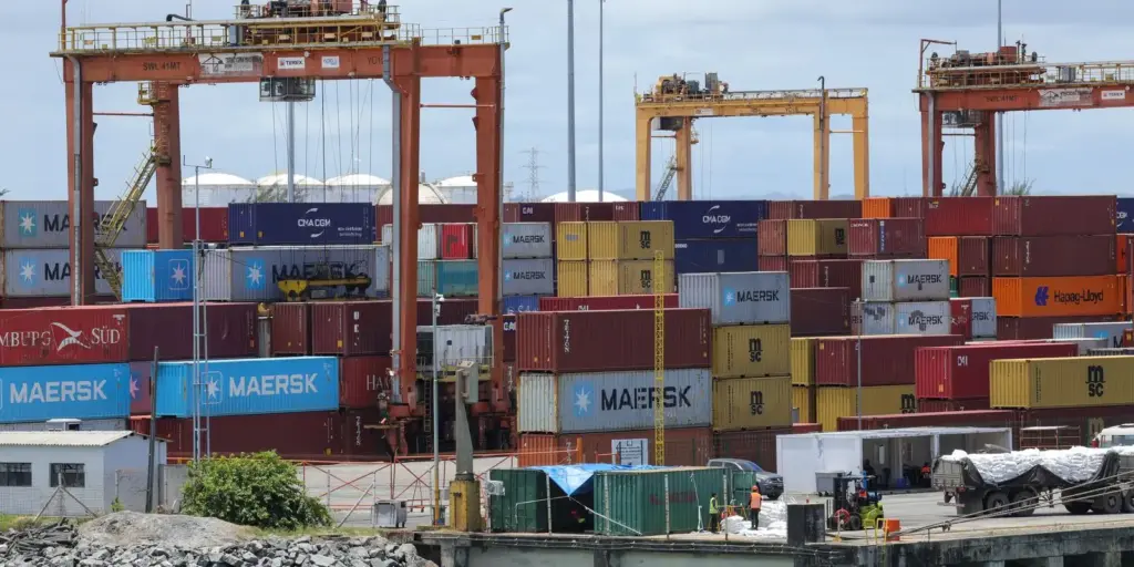 Tarifa de 37,5% dos EUA atinge US$ 6,6 bi em exportações do Brasil Tarifa de 37,5% dos EUA atinge US$ 6,6 bi em exportações do Brasil
